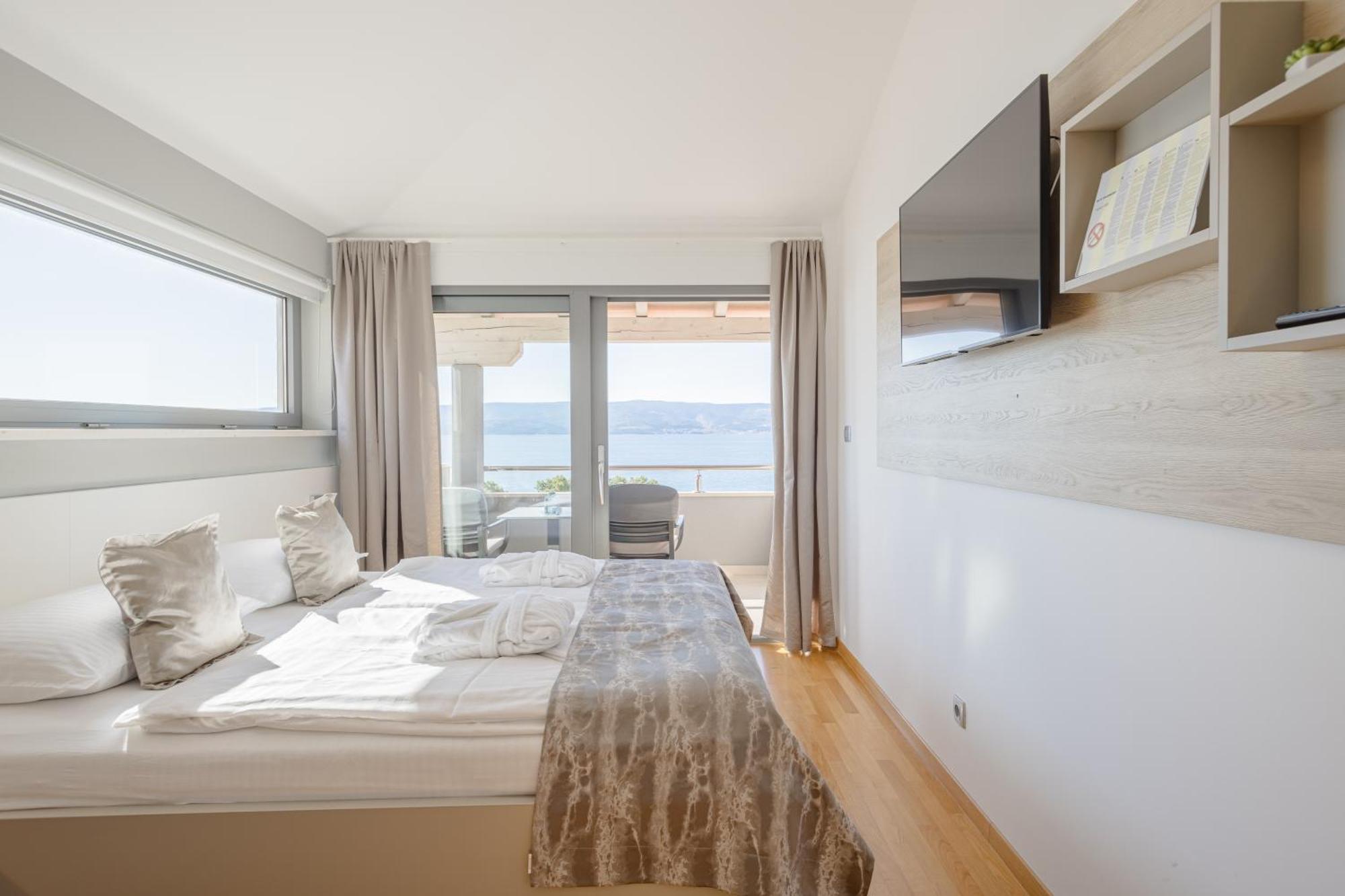 Rogac Rooms & Restaurant Омиш Экстерьер фото