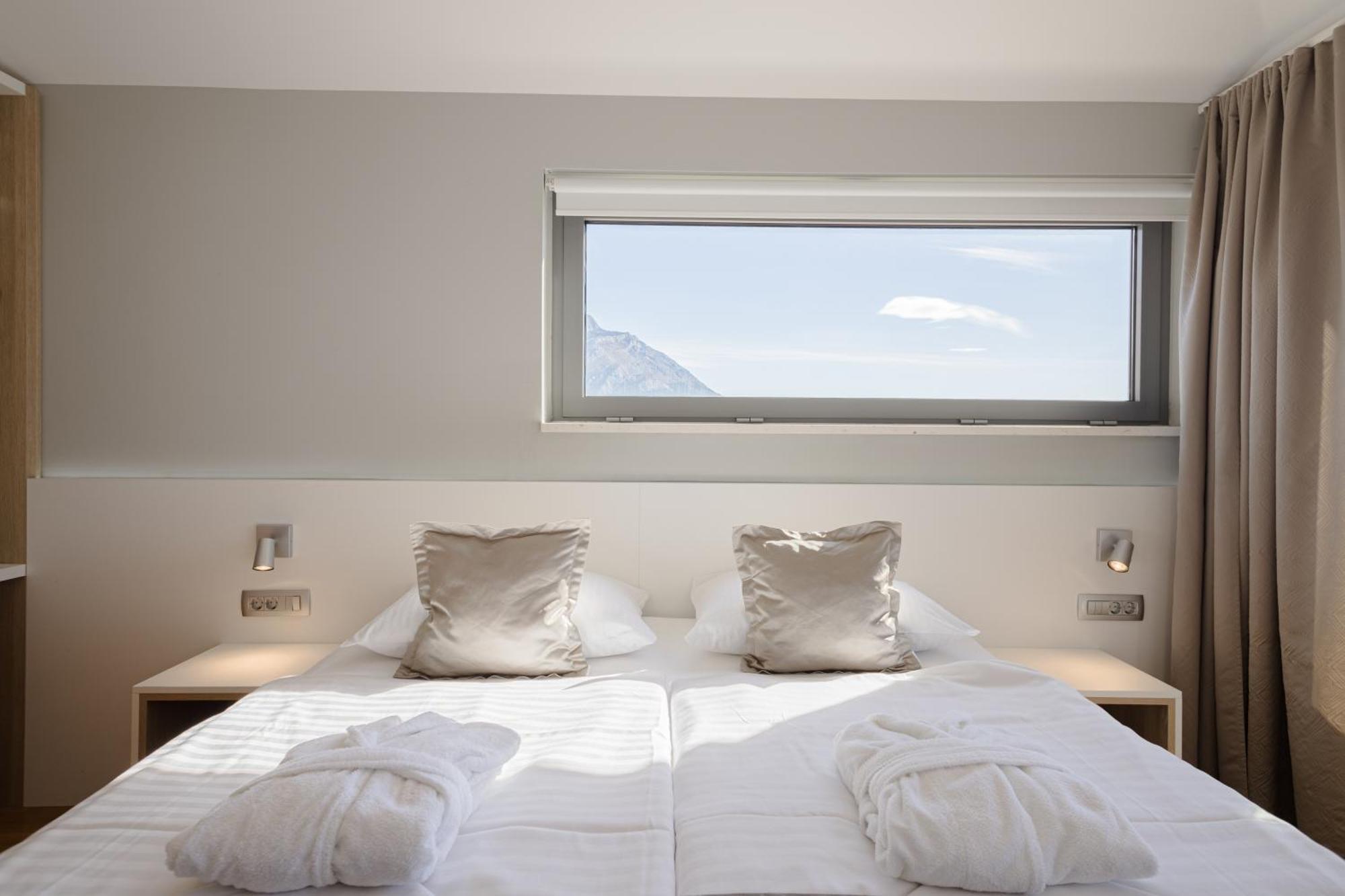 Rogac Rooms & Restaurant Омиш Экстерьер фото