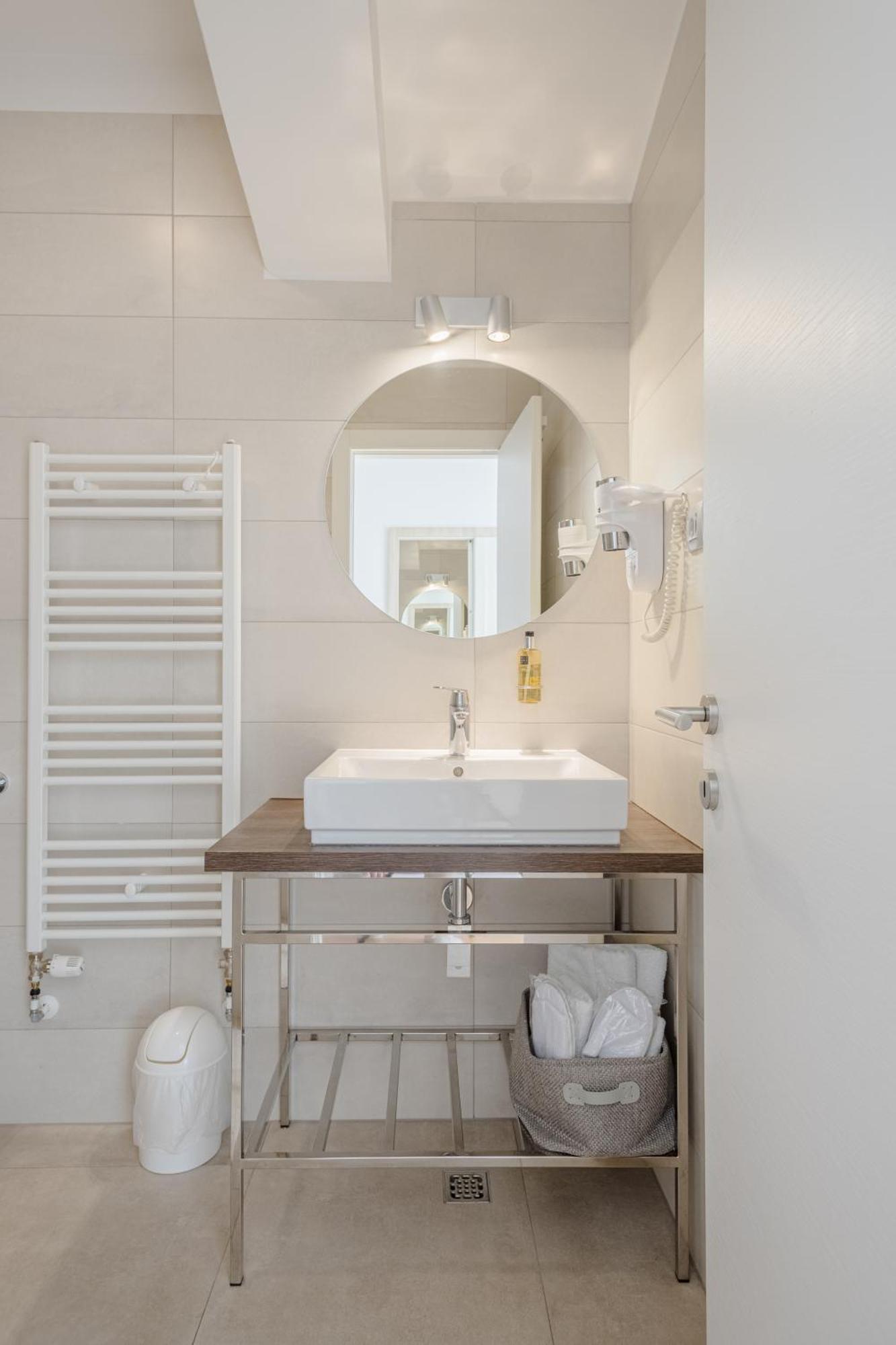 Rogac Rooms & Restaurant Омиш Экстерьер фото