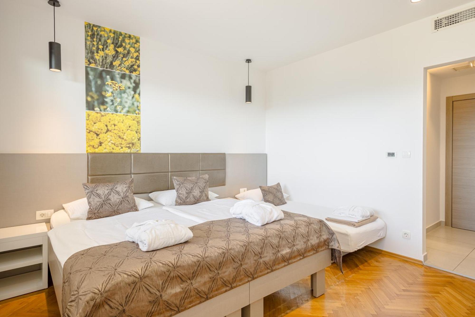 Rogac Rooms & Restaurant Омиш Экстерьер фото