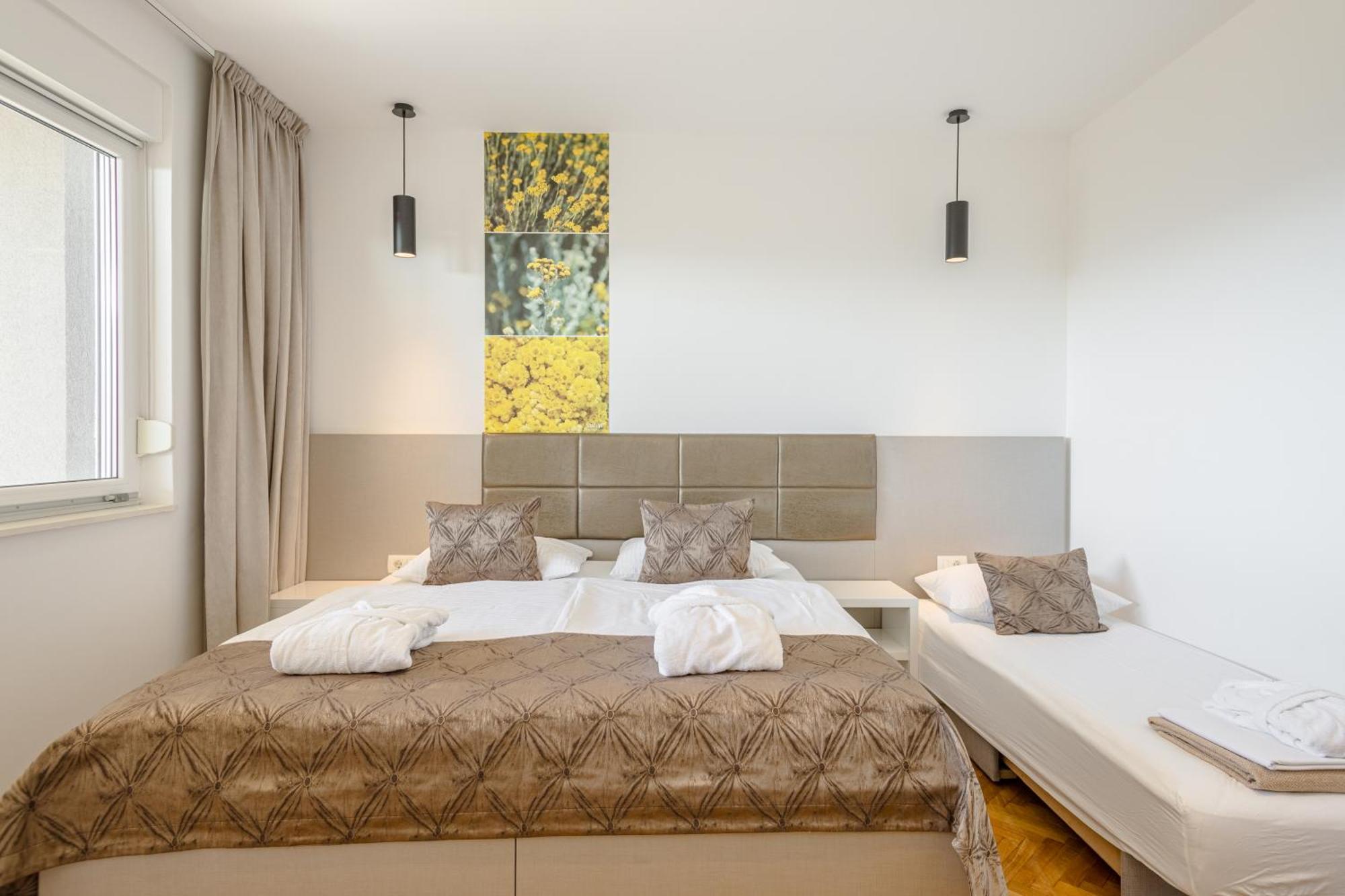 Rogac Rooms & Restaurant Омиш Экстерьер фото