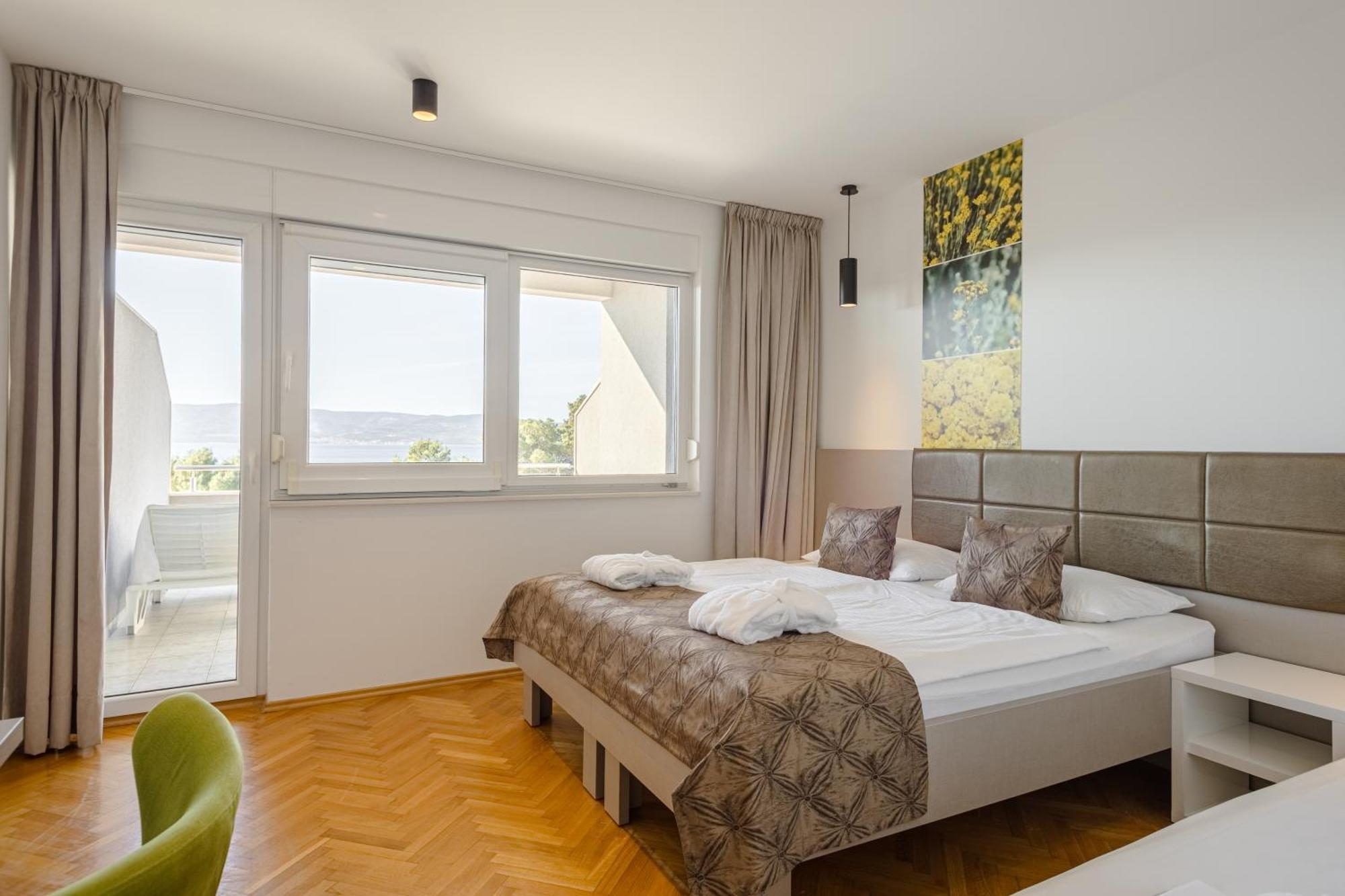 Rogac Rooms & Restaurant Омиш Экстерьер фото